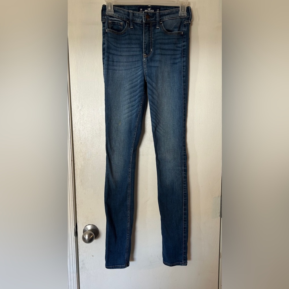 Hollister size W24 L30